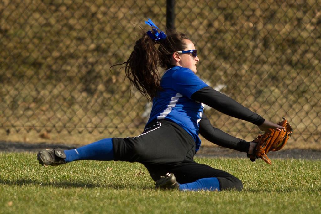 themules's tweet photo. #Colbygameday: #ColbySoftball travel vs. @TuftsUniversity @ 4pm http://t.co/UTIct2Uac6