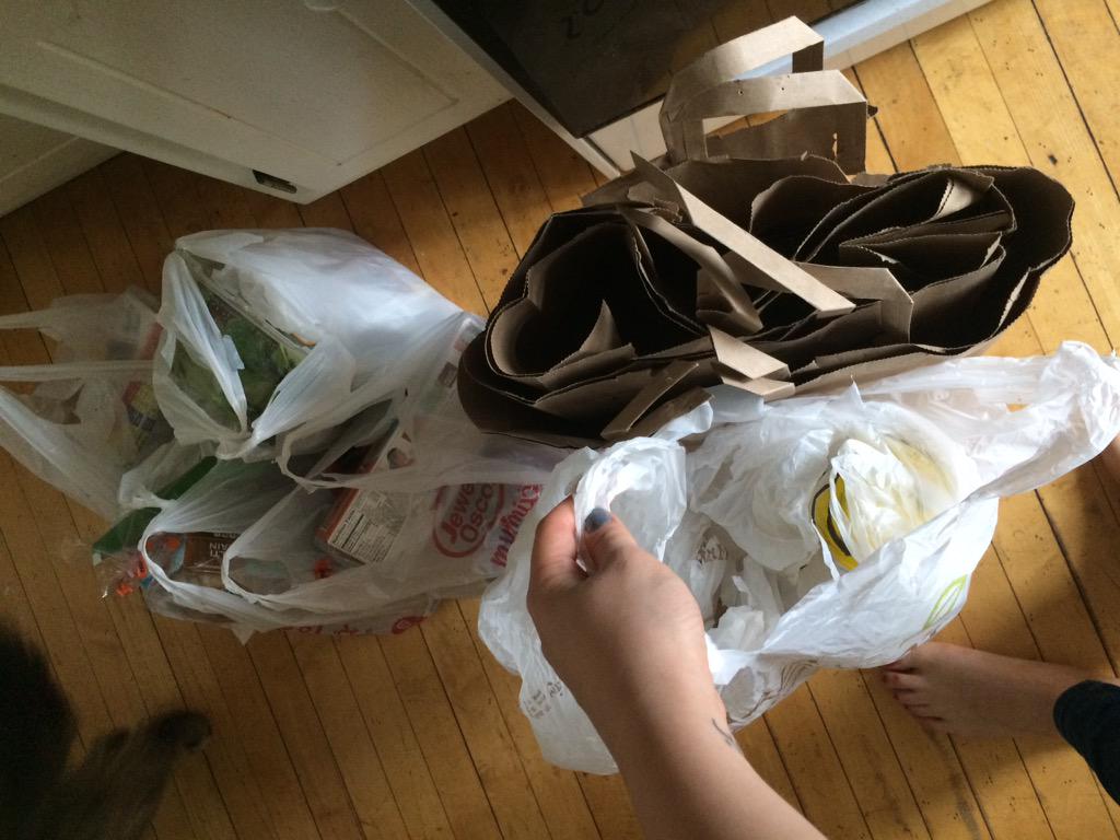 hannachoi93's tweet photo. Just got my grocery shopping for the month. But I always recycle my bags #mark310 #m310 #postconsumption http://t.co/ksyM1a5vpe