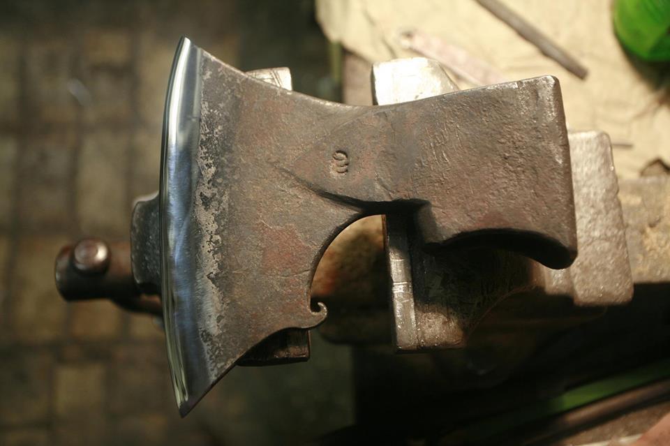 MartinClaudel's tweet photo. Follow the story of the forging of this axe here : http://t.co/TGnypKlyok http://t.co/Vk0KLQoReo