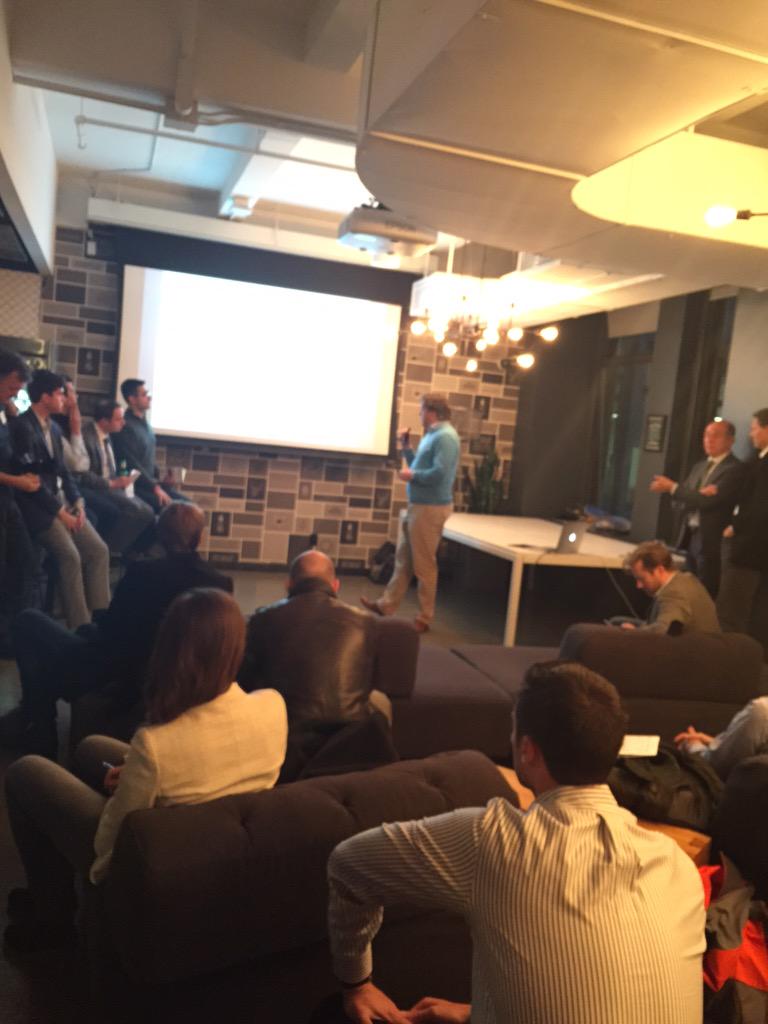 NLinNY's tweet image. Bart @Sweebr after @AcceptEmail @OSIStweet @redtoblu3 #dutch #fintech pitch night @HollandFinTech #Netherlands2ny