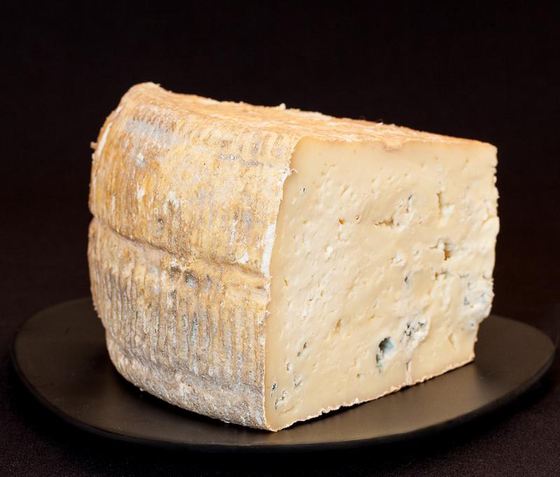 pondini's tweet photo. Strachitunt—all raw milk all the time, with a dash of natural bluing to spice things up. Just arrived at Pondini. http://t.co/bL1wEyl5xf