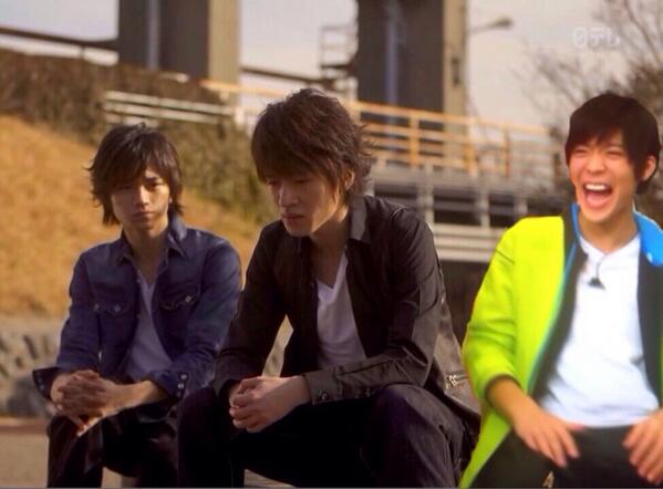 fuconikydehe's tweet photo. 男2人の熱い恋バナを聞いて笑が止まらないブラック松島聡の画像ください http://t.co/v5IJLYGaxf