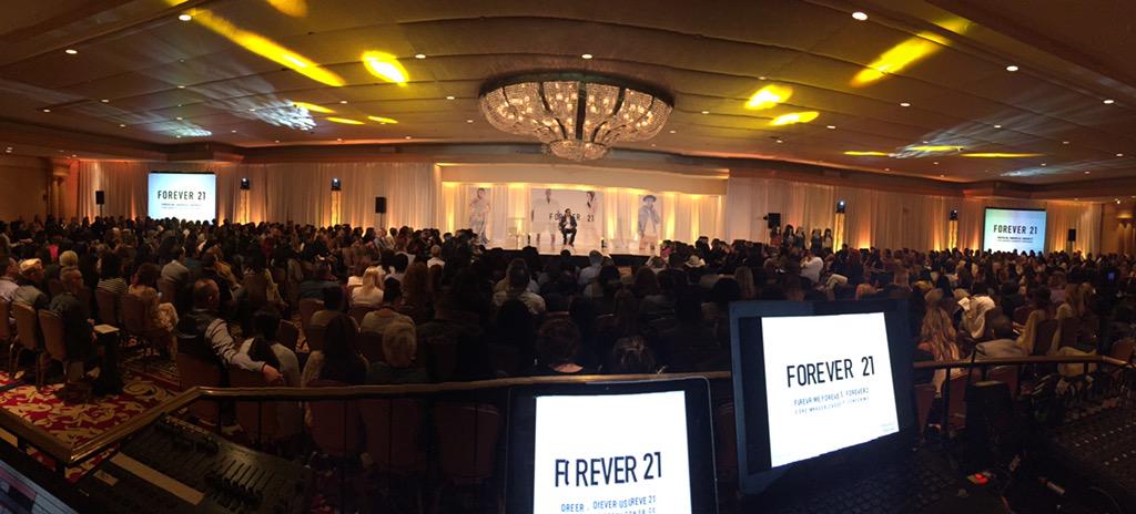 TomorrowsEvent's tweet image. Almost 800 people! #Forever21 #NationalConference #eventprofs