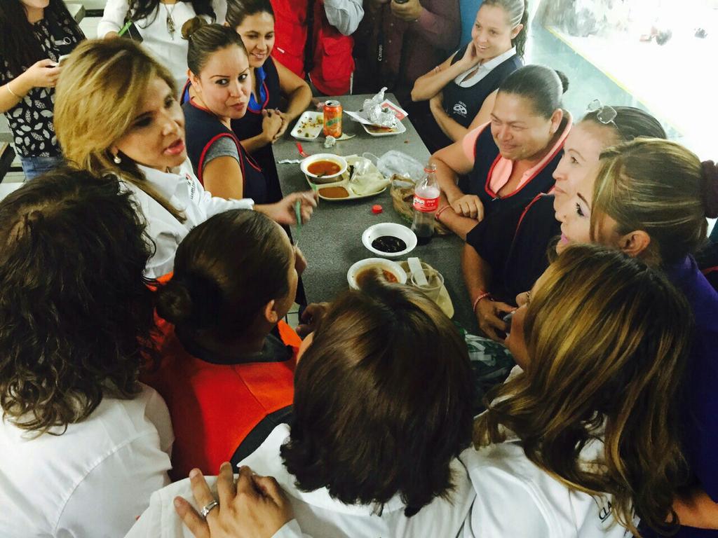 <a href="/claudiapavlovic/">Claudia Pavlovich A.</a> con trabajadoras de planta Cactex en Hermosillo. Propuestas para madres trabajadoras #OtroSonoraYa