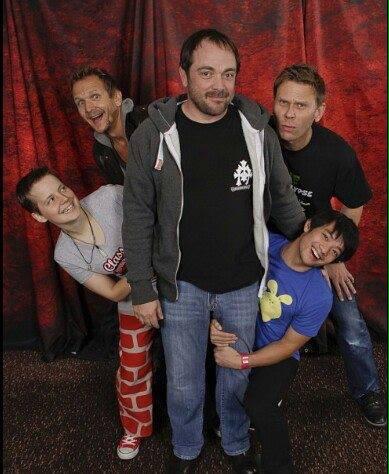 mollymccabe332's tweet photo. @JensenAckles I think that kid stole your pants. Hahaha #neverliveitdown http://t.co/nEp5JdfAye