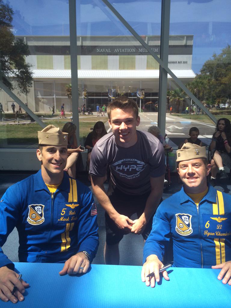 charsonnenberg's tweet image. Met the Blue Angels today! So awesome!