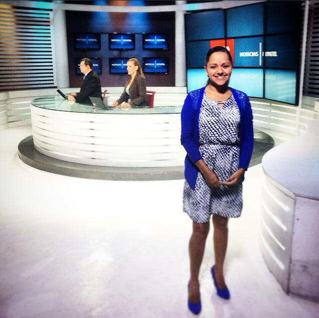 PartidoVOS's tweet photo. Hoy nuestra candidata presidencial Angélica Cubero visitó Noticias Repretel. #VotáporVOS http://t.co/Qle1f4CAI7