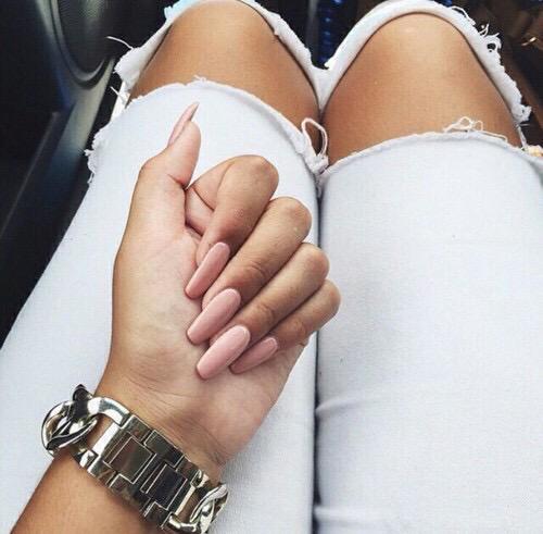 somebody took me to get my nails painted again !! 💓 @_kinky_harry