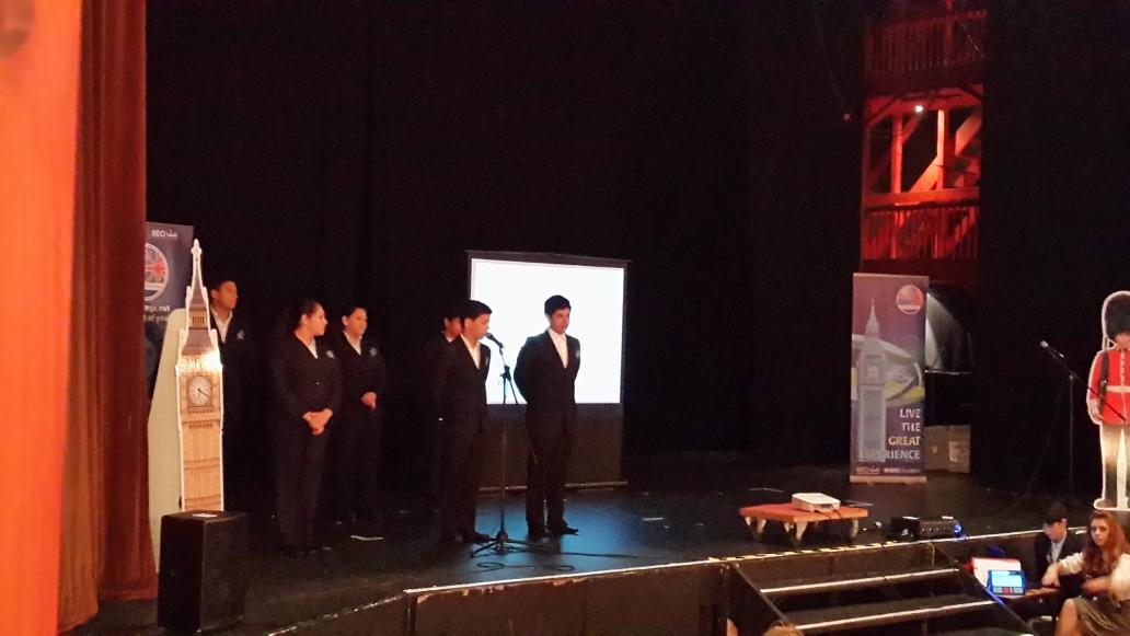 beo_world's tweet photo. Colegio Laura Viciña que gran presentación dieron el día de hoy! Esta muy reñida la competencia! #BEOChrist15 http://t.co/KRQ7TmjiWA