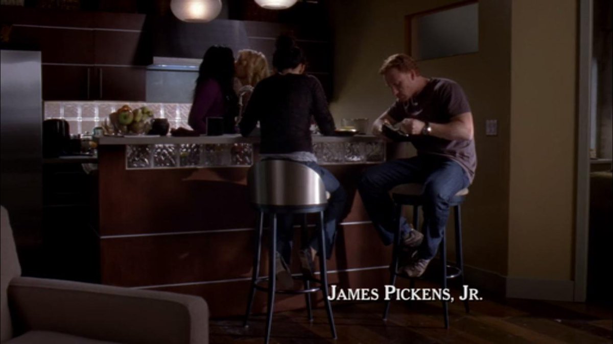 ameliasluisita's tweet photo. reasons to cry:

-this is so cute because calzona kiss and crowen having breakfast
-none of them are together http://t.co/qU2ktJnw4k