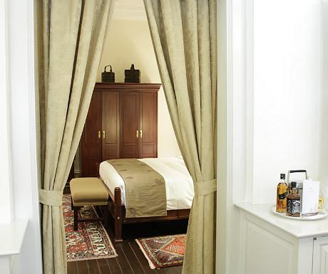 luxurytravel's tweet photo. Short stay: Raffles Singapore, Singapore  http://t.co/4Mi41mcsDV #ANAByDesign #ad http://t.co/eAvD1YKhnv