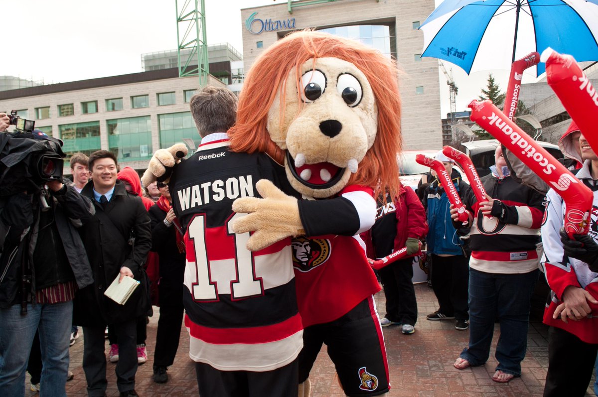 JimWatsonOttawa's tweet photo. Wear a jersey tomorrow to support the Sens! Porter leur chandail demain afin de montrer votre appui aux @Senators! http://t.co/RpptUr18Zz