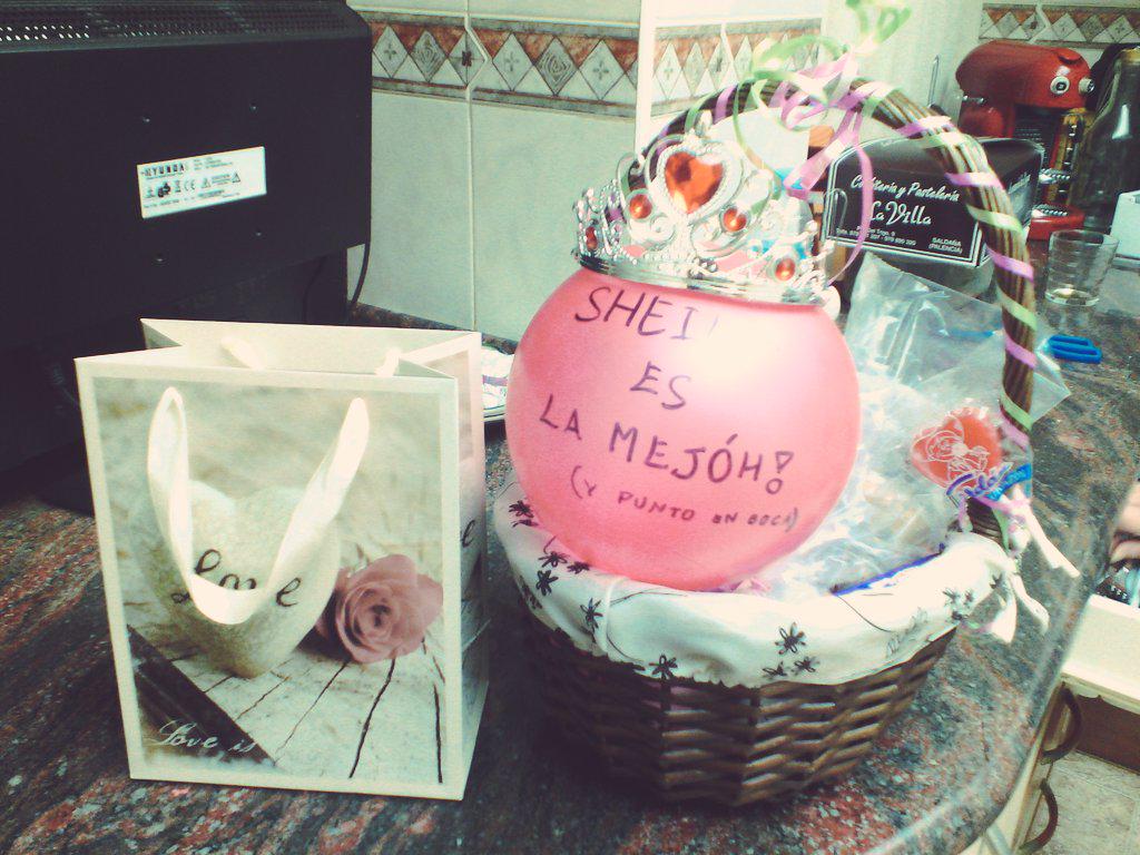 MauditeSheila's tweet photo. Y después de pensar en maneras de matarlo va y se me presenta con esto en casa *.* Te adoro @HectorGLittle http://t.co/glzU8UaVKj