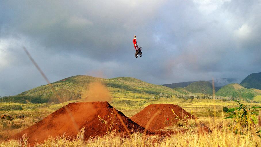 IanWalsh4's tweet photo. West Maui makes quite a backdrop.. Check the full trailer at http://t.co/VeczUmRoi8 💨| 🎥 acl cinema #ProjectLoneWolf http://t.co/q2PnKS8gEV