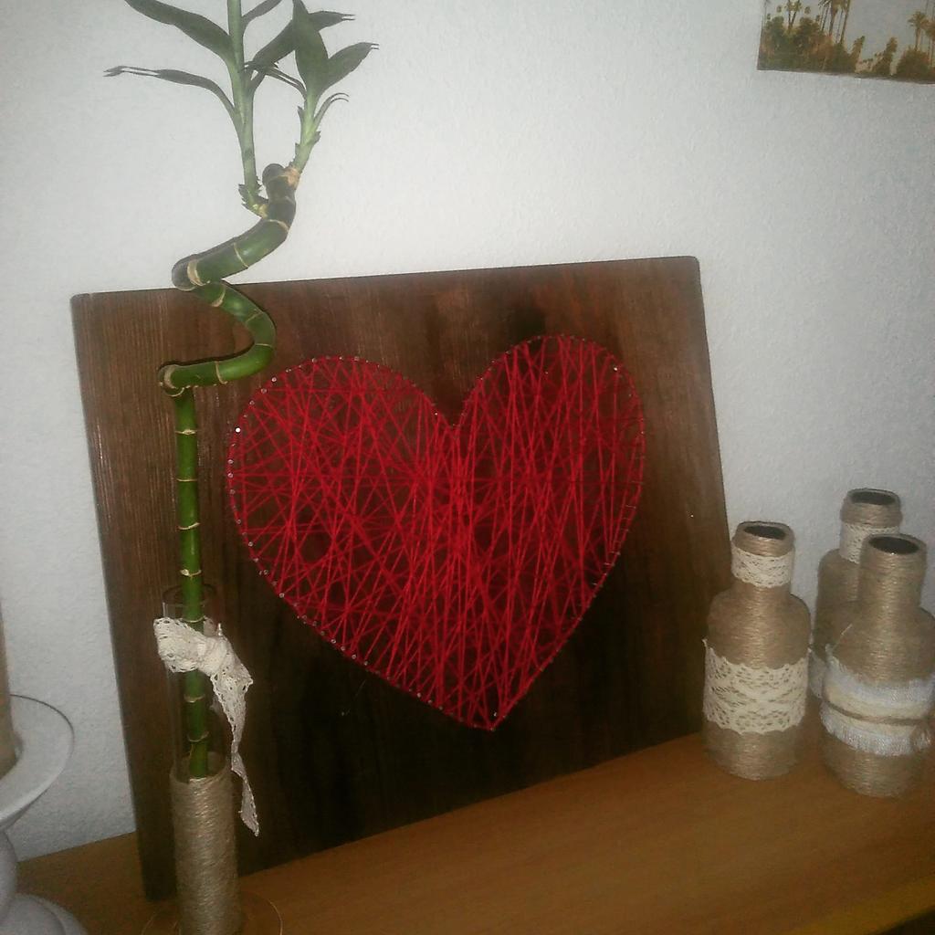 AnglauDecor's tweet photo. Madera + hilo = Corazon http://t.co/DUhF3jX6U7