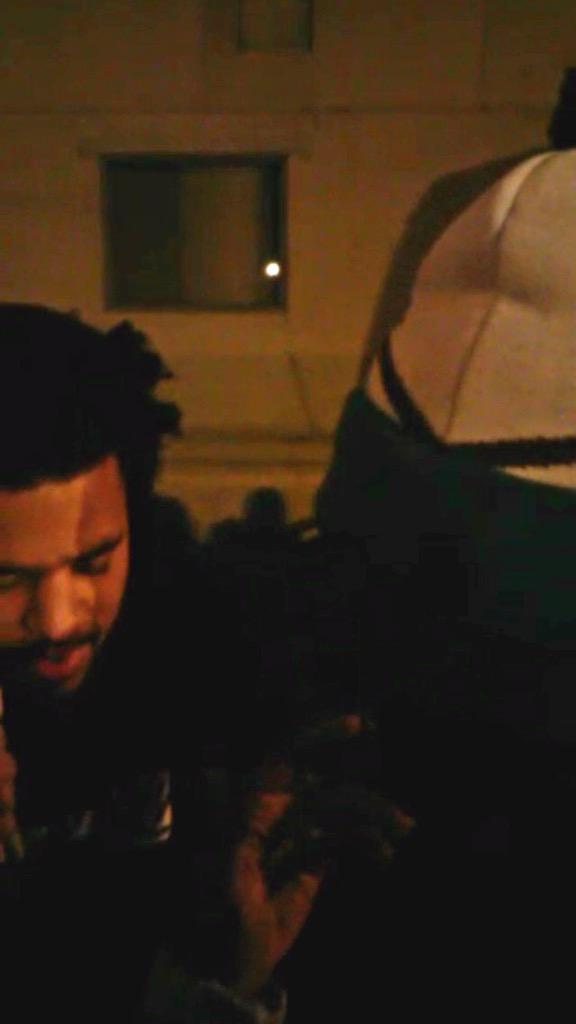 Melkavine's tweet photo. 90 RETWEETS for the FULL video of @Nyuanru first enounter with @JColeNC ... You wanna see this🔥 http://t.co/ajI4ZE3hgp