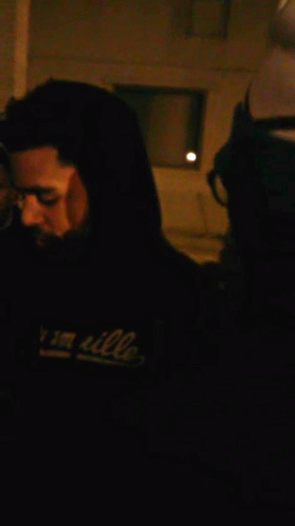 Melkavine's tweet photo. 90 RETWEETS for the FULL video of @Nyuanru first enounter with @JColeNC ... You wanna see this🔥 http://t.co/ajI4ZE3hgp