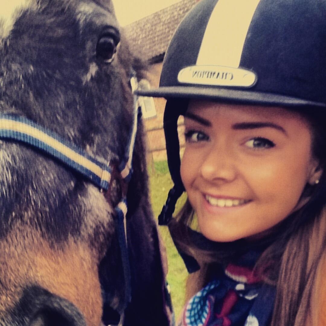 whinnie_minnie's tweet photo. Pure weekend ✌ #hungerford http://t.co/tFJGph2SrJ
