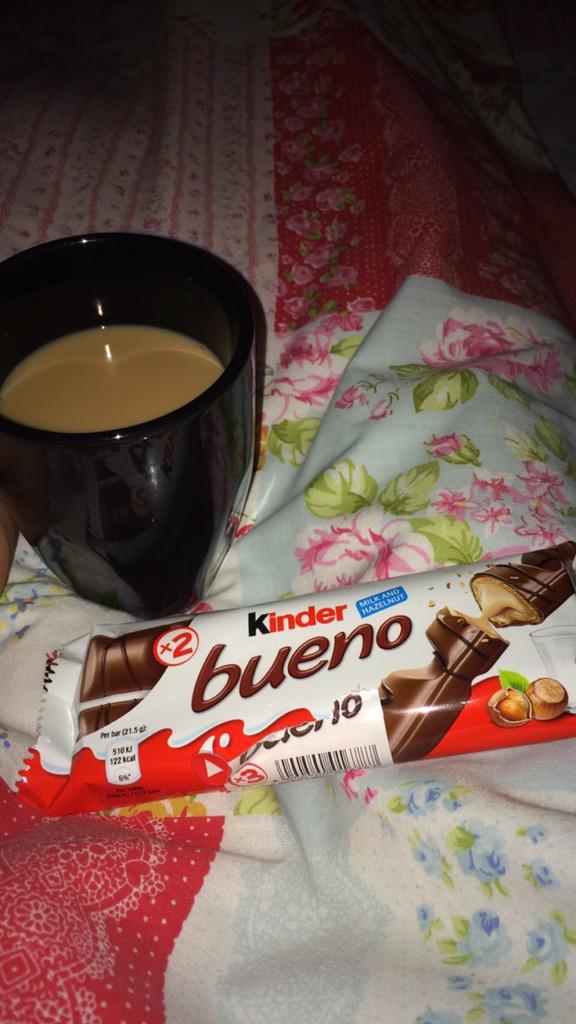 crazylegsmeakin's tweet photo. Snack before bedtime ☺️ #snacktime #kinder #bueno #favourite #cuppatea #yorkshirelass #bedtime http://t.co/ZGlYO03fqX