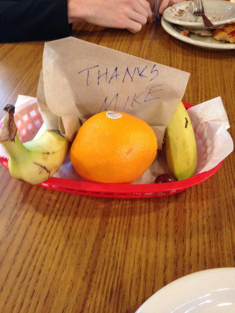 mdeweerd8's tweet photo. A nice "Fruit Basket" from my floor for RA appreciation day #blessed http://t.co/yc0SUlxe3p