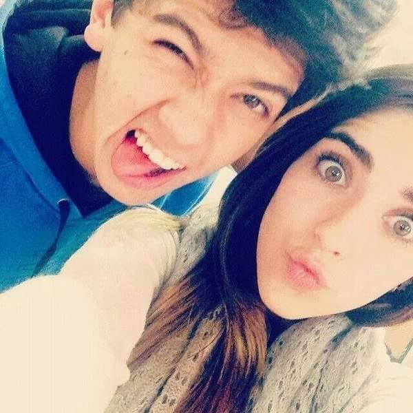 FernandaFuollon's tweet photo. Tantas fotos juntos http://t.co/LKTDaOGb7f