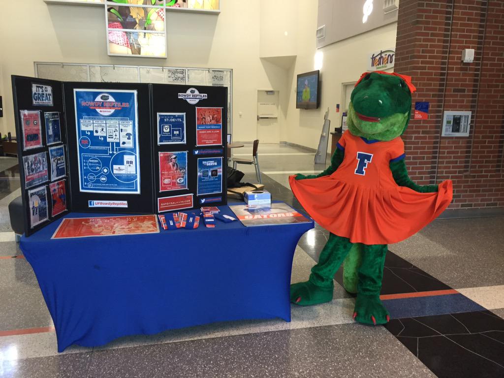 AlbertaGator's tweet photo. Out socializing at #SwRec reminding my Gator pals that @GatorZoneFB season ticket renewals begin Monday!! #Swamp http://t.co/aVLI5m98VH
