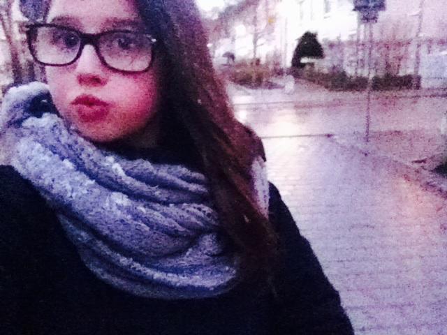 sarihan_aylin's tweet photo. Schnee wie lange willst du noch da bleiben ...?😓😑 http://t.co/VJfAieqivE