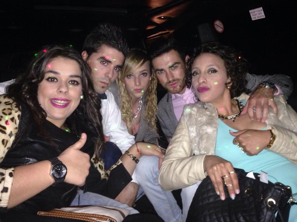MelodiaPerea's tweet photo. Con mis niñas preciosas http://t.co/HOQsssGcwn