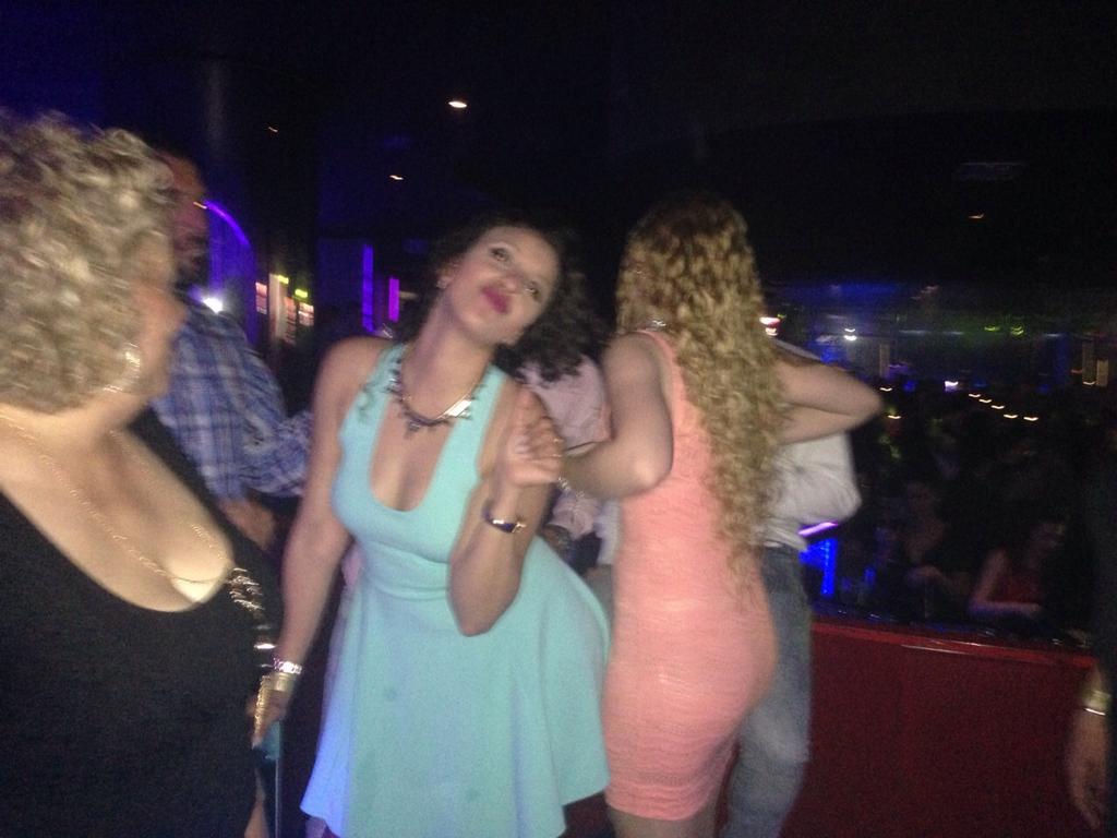 MelodiaPerea's tweet photo. Con mis niñas preciosas http://t.co/HOQsssGcwn