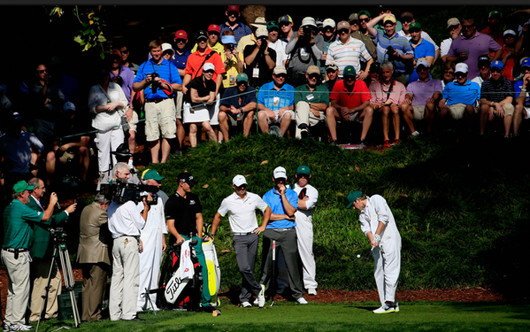 lasgrowns's tweet photo. Niall tirando y cayéndose hoy en los Masters http://t.co/1PbpD4EaYW