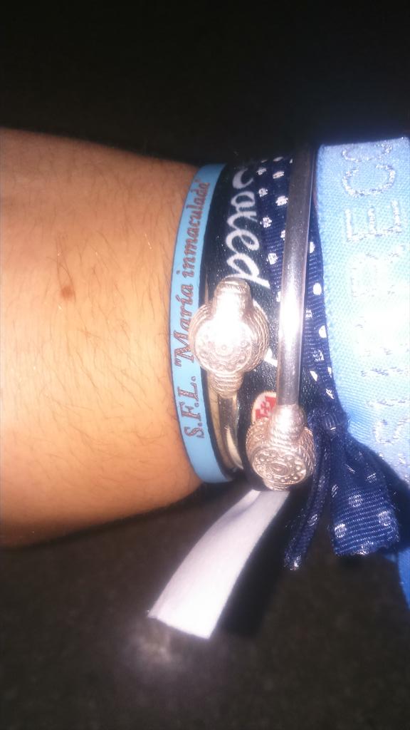 perez_requena's tweet photo. Gracias a mi primazo @Javi_CR90 por el detalle de @marinmaculada qe grande eres gracias #quemegustanlascorbatasazules http://t.co/0aVXVwQy1S