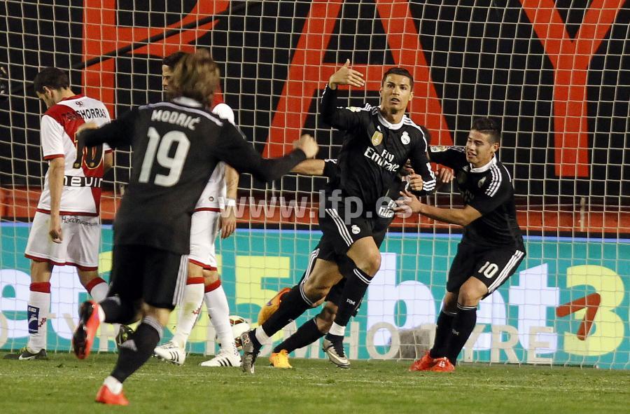 LaLiga's tweet photo. CRÓNICA | El @realmadrid venció 0-2 a un sólido @RVMOficial: http://t.co/6mSFgrrHqw #SienteLaLiga http://t.co/mZOrNVgl5V