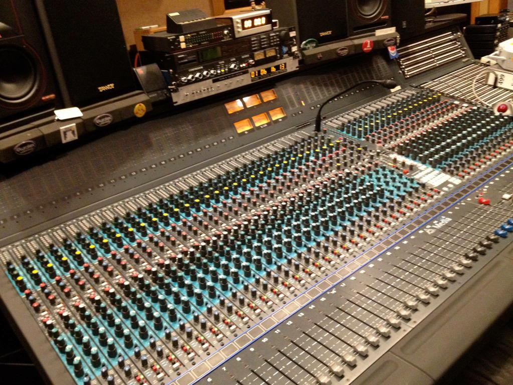 Beatmaster_Prod's tweet photo. Ready to get to work. Beatmaster Productions Own TYLER B will be back recording on vocals!!! Stay Tuned http://t.co/wqM38erCCc