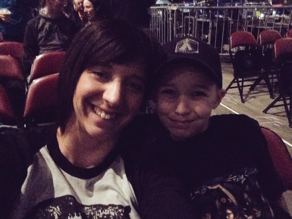 ncobrien's tweet photo. Just got to our seats! Floor DD 29&30! #fullycompletely #mykidsfirstconcert #yay http://t.co/diYs1zxoLD