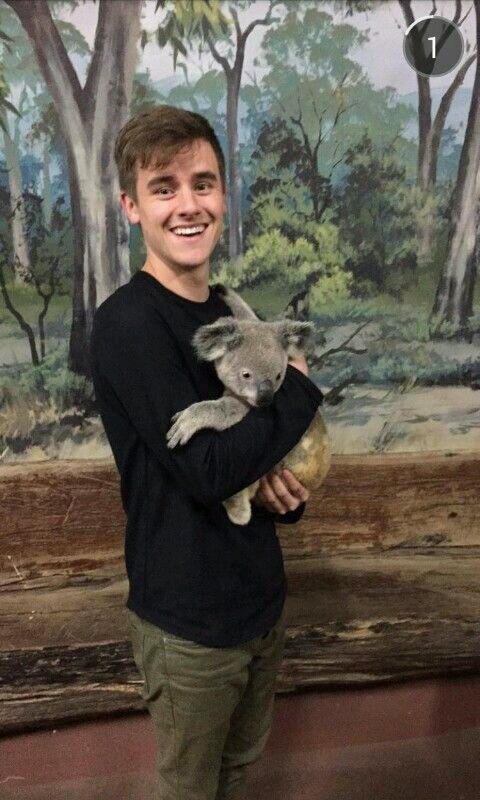 YouTuberCaption's tweet image. The evolution of @ConnorFranta holding a Kola