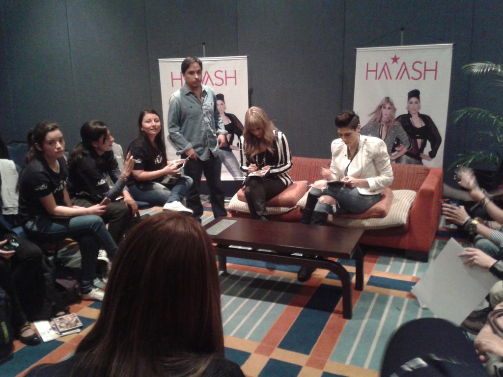 SonyMusicCol's tweet photo. ¡@haashoficial ya están con nosotros! #HaAshEnColombia http://t.co/39wjtgN0Jx