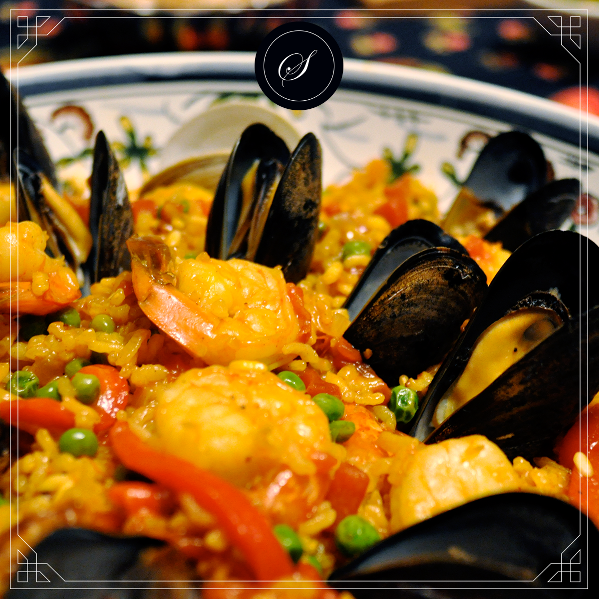 ElSegovianoMid's tweet photo. Una deliciosa paella valenciana es lo que te espera si reservas con nosotros. ¿Rico no? http://t.co/8S6oqQqLgP