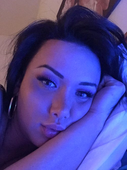 Good Night To everybody? Who love To spend the Night here With me right Now??? RT &amp; FAV 🌃😇👑 God Bless<a href="/tag/mistress"class="tags"><span>#mistress</span></a>