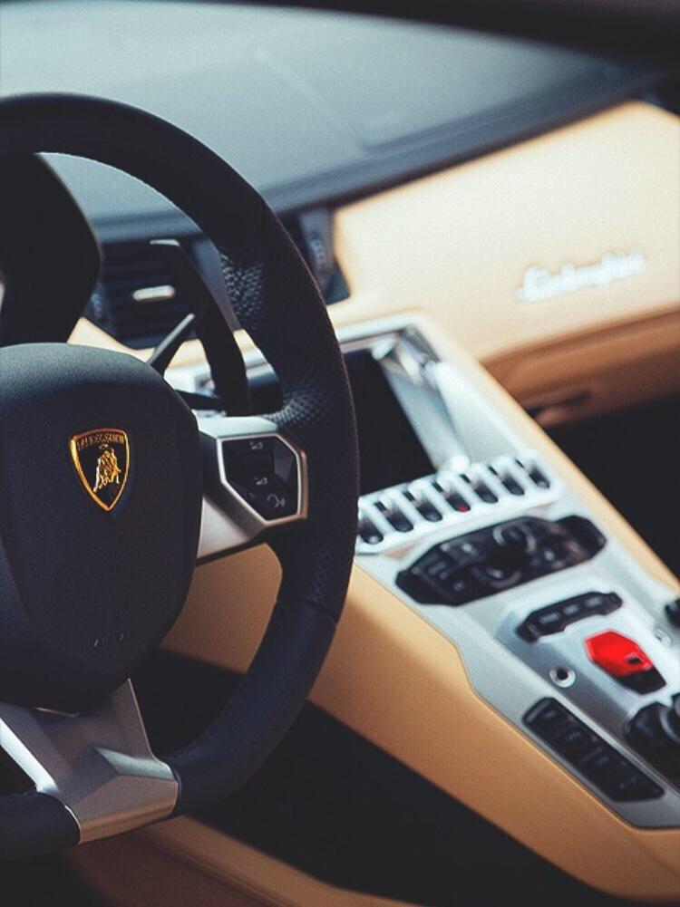 MenStyIe's tweet photo. Lamborghini.🔥🔥🔥 http://t.co/RKOZ1n4FwM