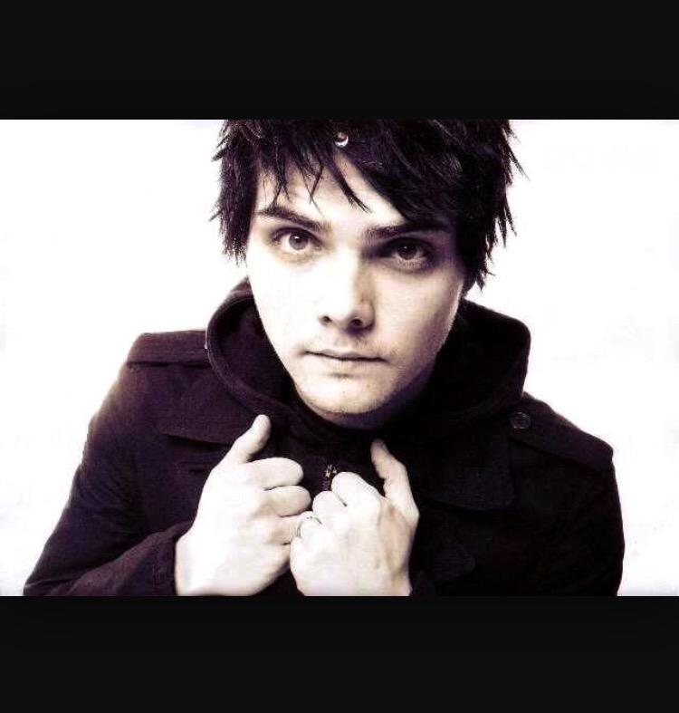 Happy birthday Gerard way 