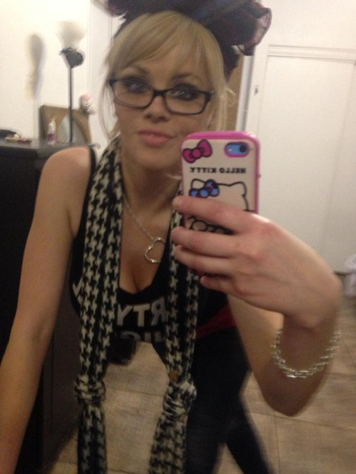 Watch Katie Kox's leaked NSFW photo on TwXstars