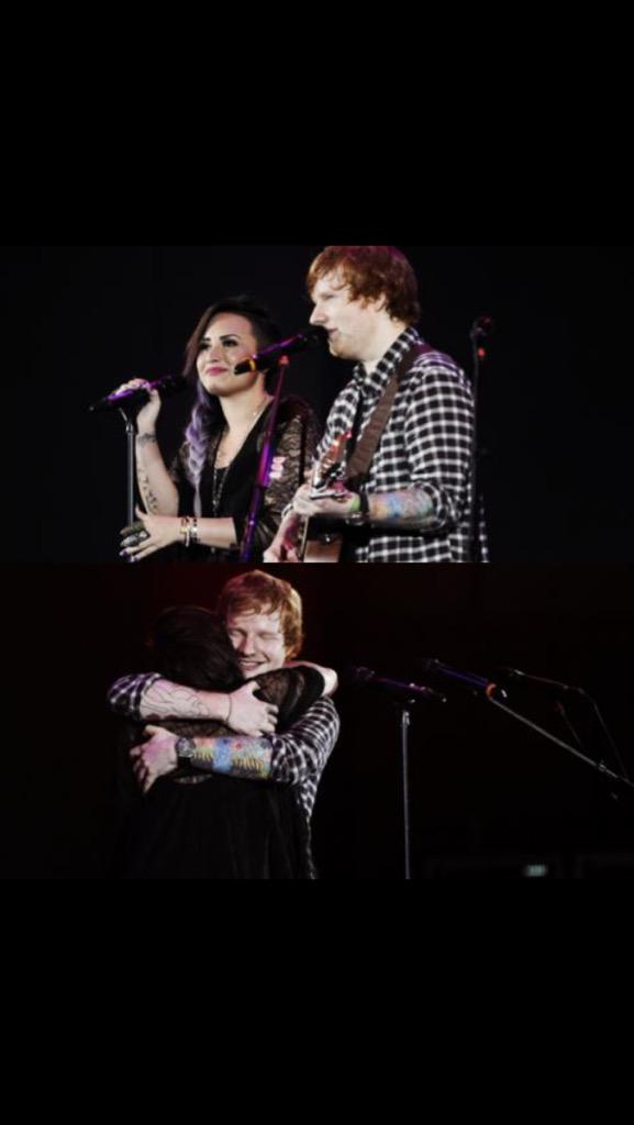maconha6987's tweet photo. 😍😍 #CelebrityAwards2015 Demi lovato http://t.co/2TmiRzYxrp