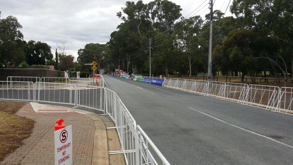 Great to see cycling #AdelaideTour finishing right where #TDU did in Jan outside my house <a href="/TiserSport/">Newark Ad Sport</a> <a href="/reecehomfray/">Reece Homfray</a>
