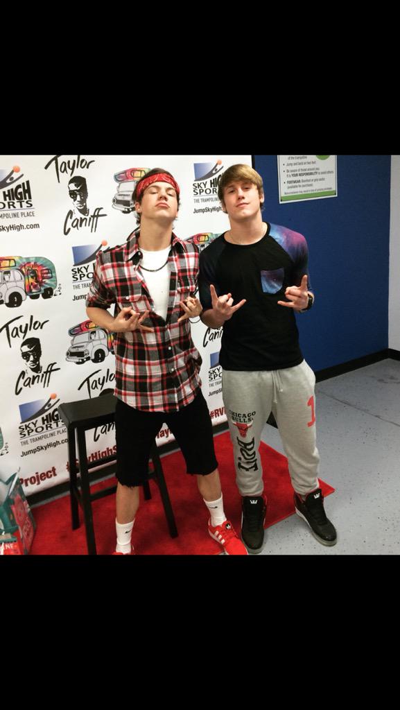 The100Family's tweet photo. @LukeSiperly @taylorcaniff TAYLOR SEE THIS NOW! #TaylorCaniffAddLuke #TaylorCaniffAddLuke #TaylorCaniffAddLuke http://t.co/mKvANaawHR