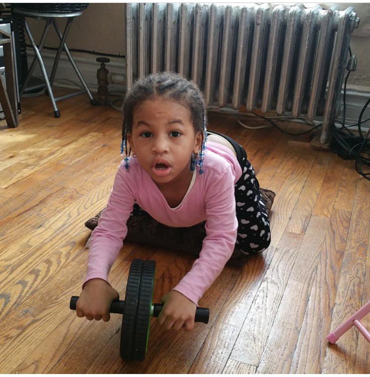 je_mapelleDEE's tweet photo. She's getting so big &amp; I'm missing it 😥 #heysissy 💝😘 http://t.co/eHcN3uDA7Q