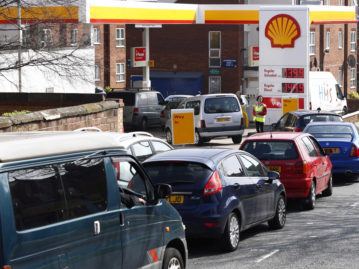 BusinessInsider's tweet image. Shell&apos;s $70 billion takeover could bring on a wave of energy mergers read.bi/1NbRau7