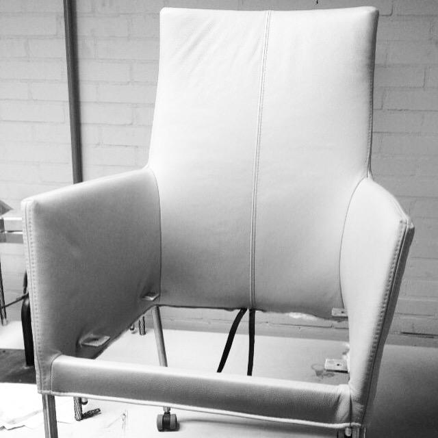 GLODEFcom's tweet image. Langzaam begint de stoel vorm te krijgen