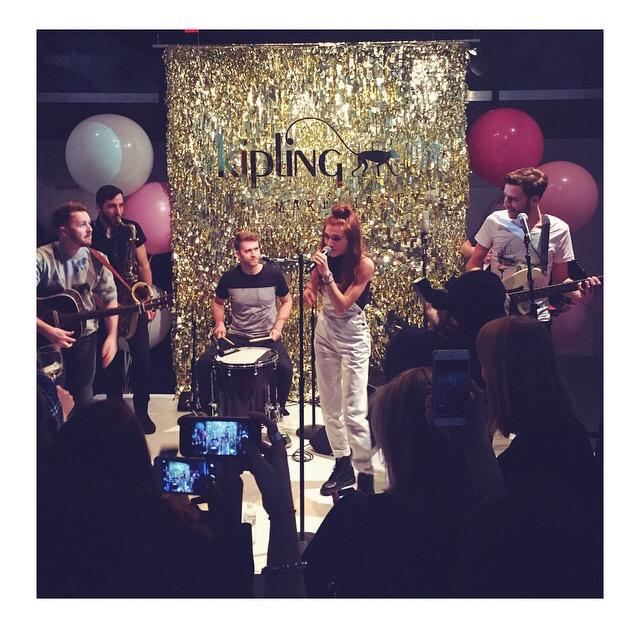 MisterWives's tweet image. Had a blast w/ our friends @KiplingUSA &amp;amp; their #KiplingMakeHappy movement &amp;amp; we're so HAPPY to be a part of it! 😀🎈😀🎈😀🎈