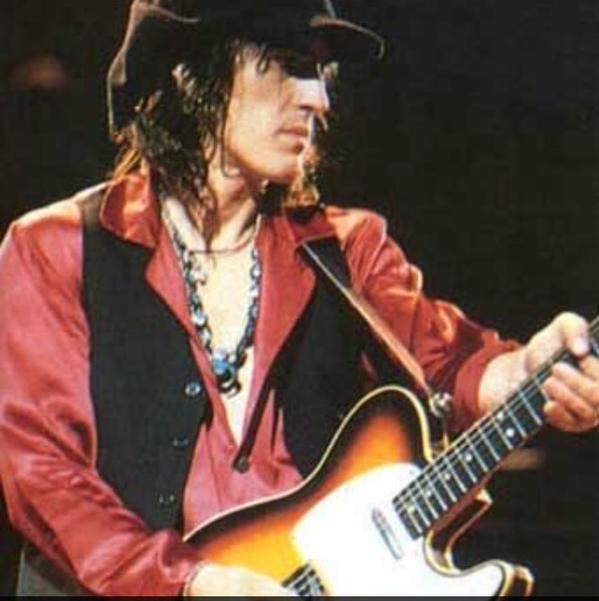 Its izzy stradlin\s birthday today the rythm guitarist of guns n roses.... HAPPY FUCKEN BIRTHDAY IZZY HOW OLD IS HE?? 