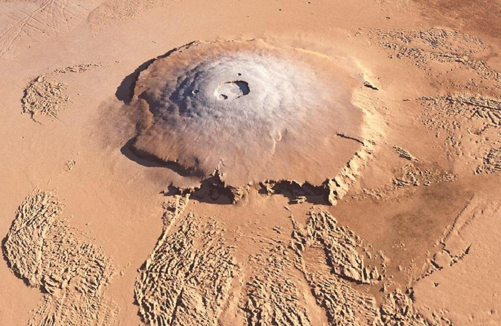 #Mars'ta bulunan Olympus Mons, Dünya'nın en yükseği Everest'in 3 katı ve Güneş Sistemi'nin bilinen en yüksek dağıdır.